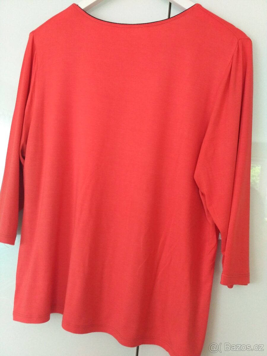 Halenka s hlubokým kulatým výstřihem - 4