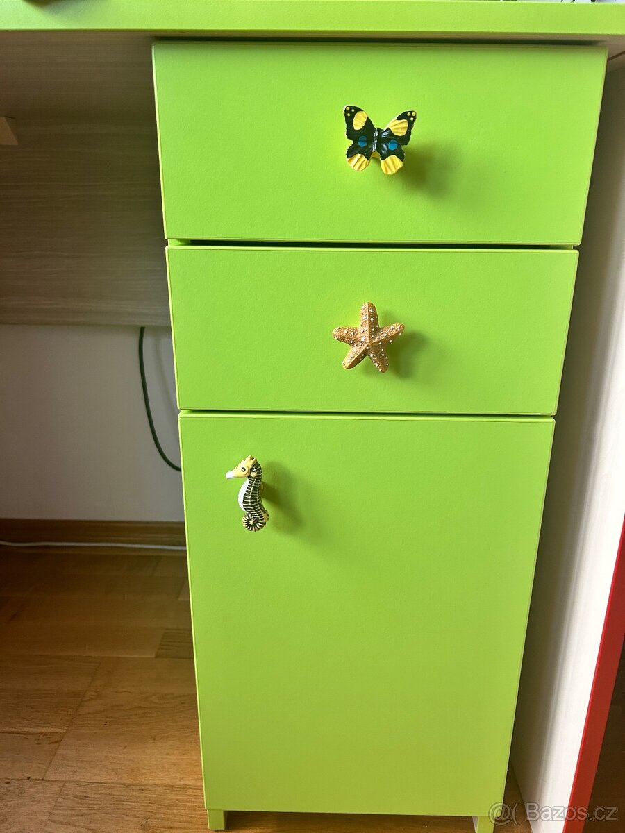 Dětský stůl červený a zelený - 4