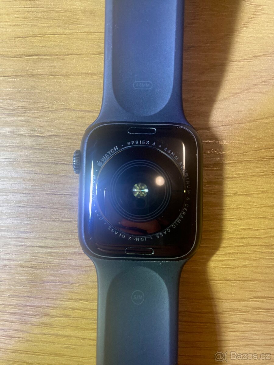 Prodám Apple Watch Series 4 - 4