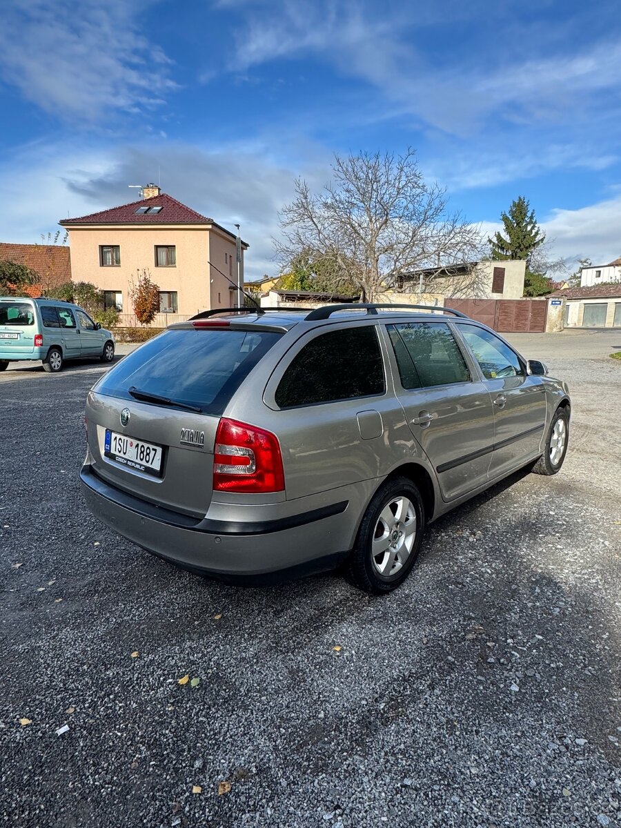 Škoda Octavia 2 1.6 FSI - 4
