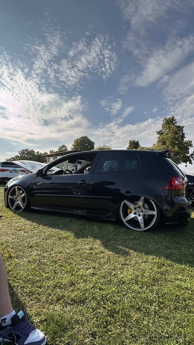 Volkswagen Golf GTI Pirelli - 4