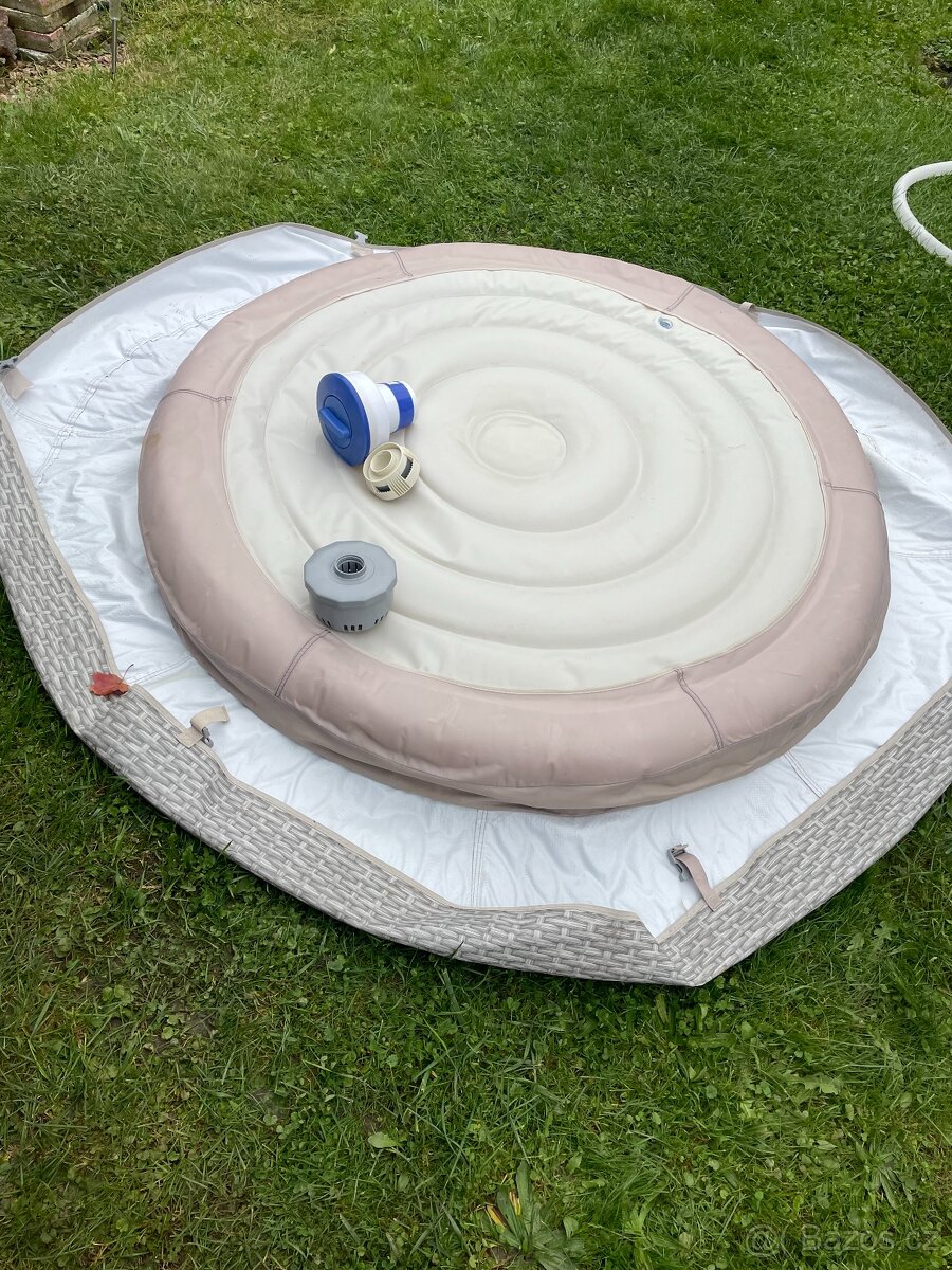 Vířivý bazén - 4