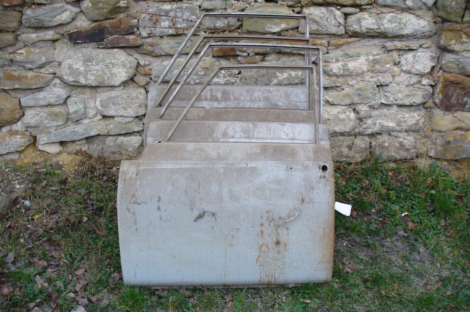 Nové nepoužité dveře Wartburg 353 a další plechařina - 4