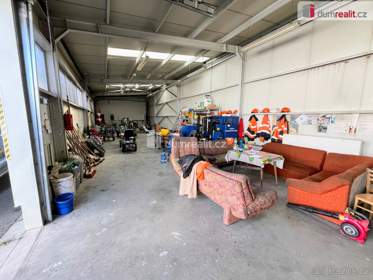 Pronájem komerčních prostor o výměře 822 m2: sklady, garáže, - 4