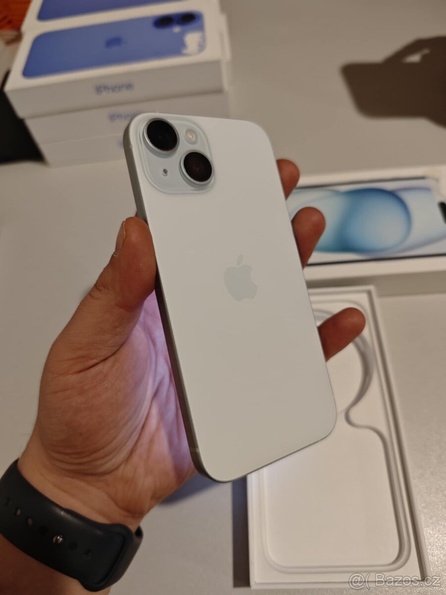 IPhone 15 128 GB White top stav - 4