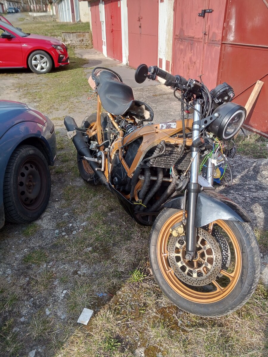 Suzuki GSX 600 - 4
