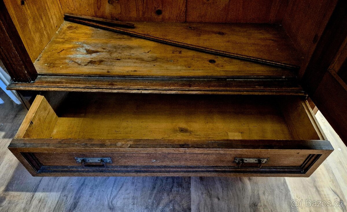 Starožitné skříně- sleva za rychlý odvoz - 4
