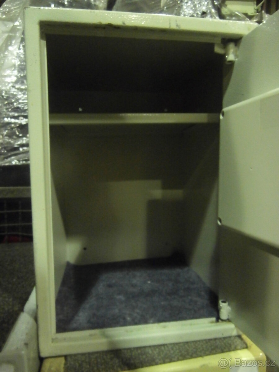 Trezor s elektronickým zámkem nefunkční za 500 kč - 4