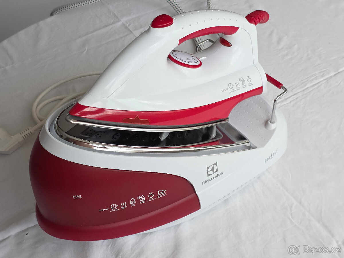 ELECTROLUX EDBS230 - LUXUSNÍ PARNÍ ŽEHLÍCÍ STANICE - 4