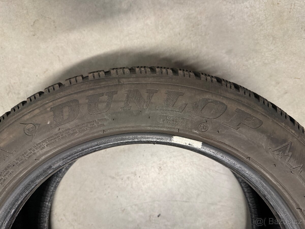 prodám zimní 215/55/17 Dunlop - 4