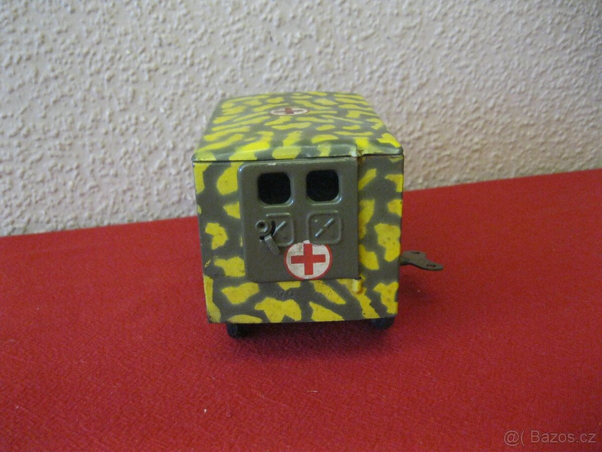 Plechové autíčko " VOJENSKÁ SANITKA" původní ORIGINÁL - 4