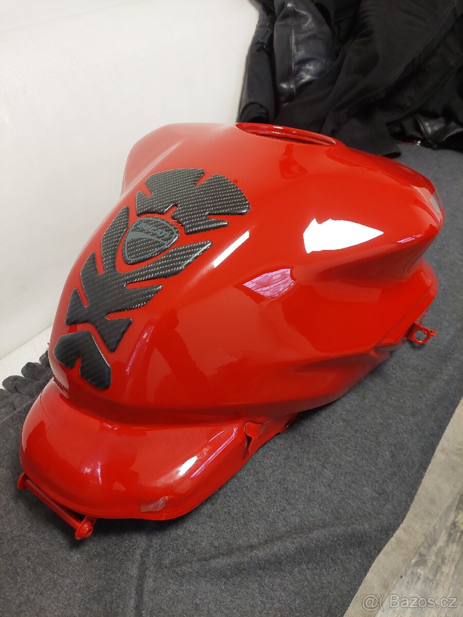 Ducati Supersport nádrž - 4