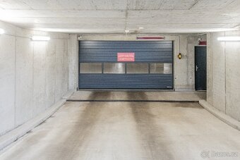 garážové stání Harfa P9 - 4