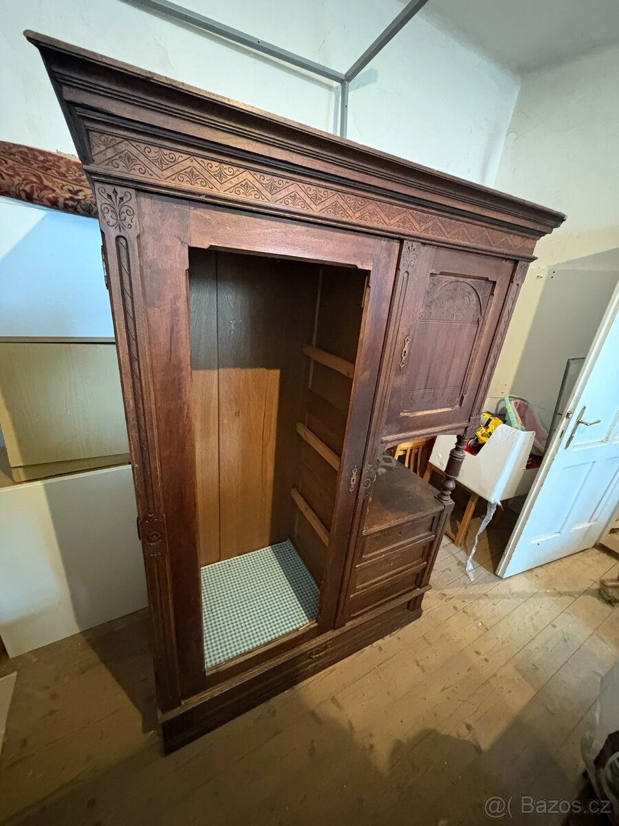 Starožitná skříň po restaurování - 4