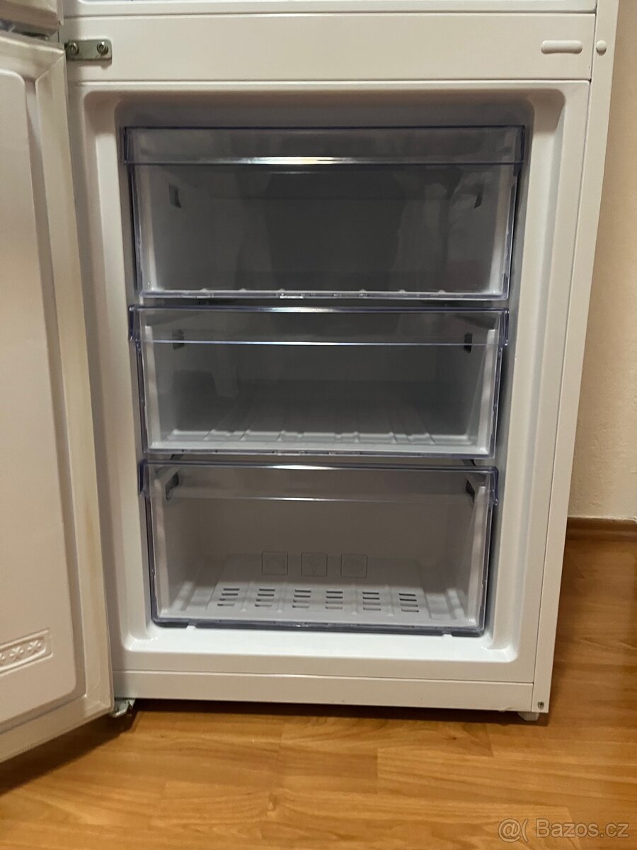 Lednice s mrazákem Beko - 4