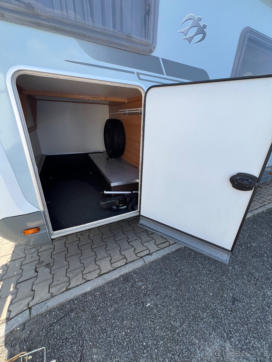 Obytné auto Renaul Knaus Sport top stav - 4