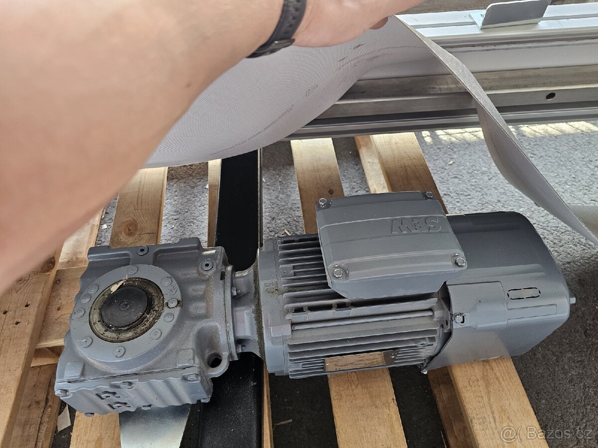 Prodám výtah s motorem a válečky - 4