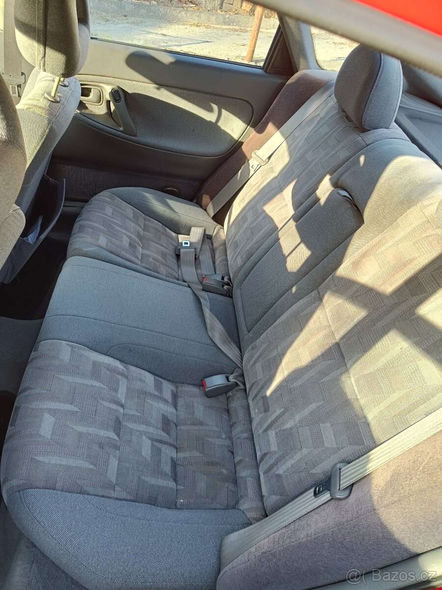 Mazda 626 GE sedačky - 4