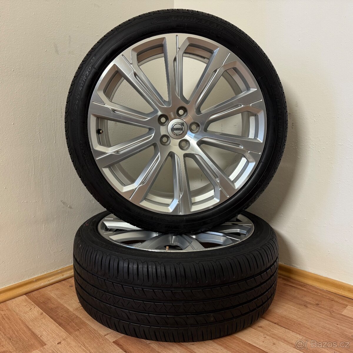 VOLVO V90 5x108 R20 ET42,5+LETNÍ 245/40R20 7,5mm - 4