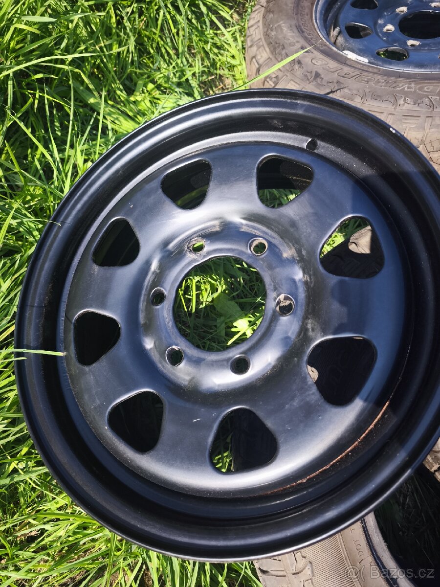 Kola po renovaci nissan navara d22 offroad nové pneu 5ks - 4