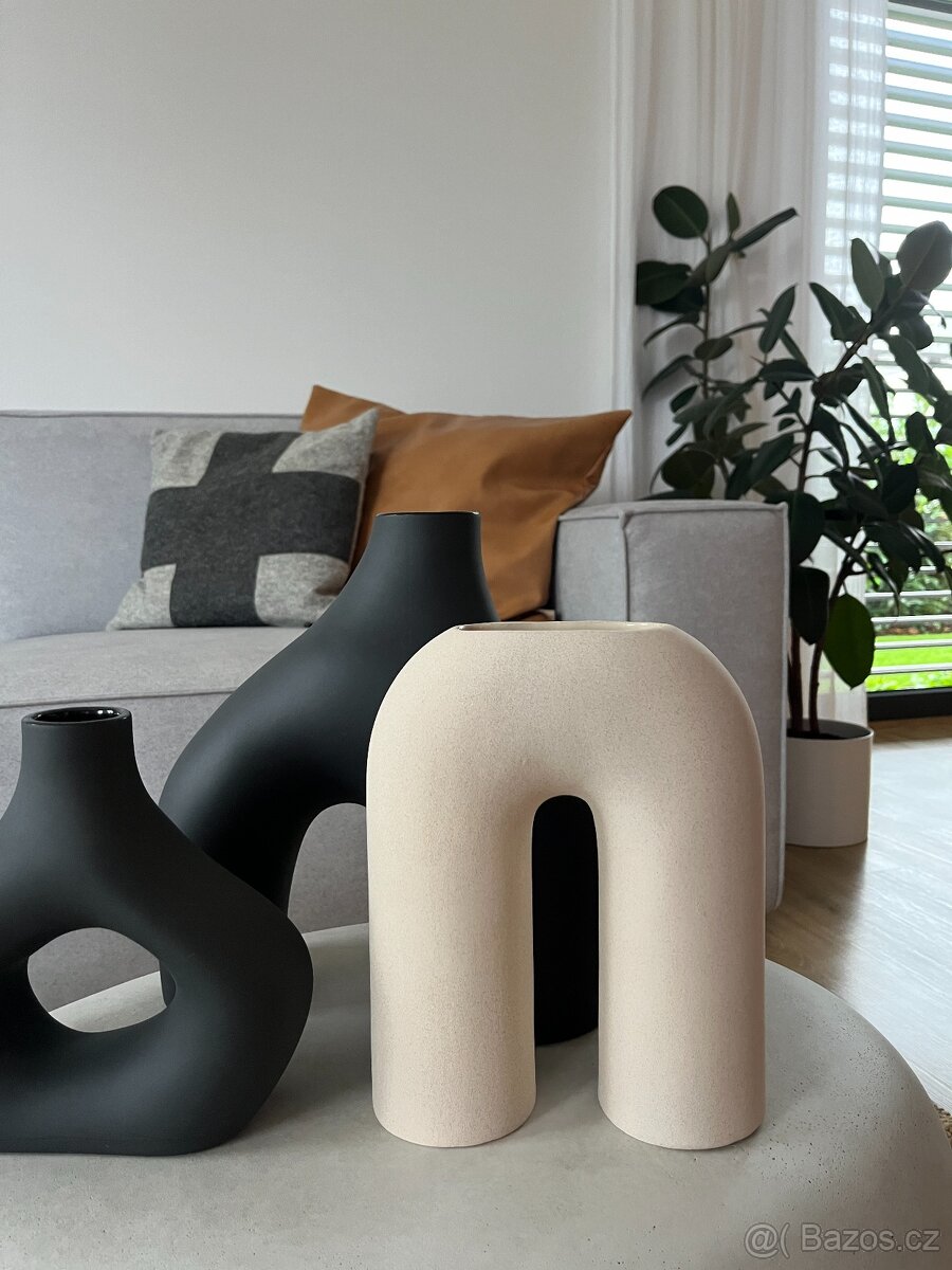 Vázy/dekorace na stojanu HM - 4