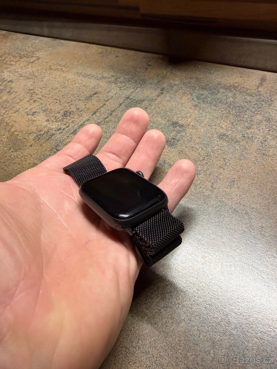 Apple Watch SE 44mm - 4