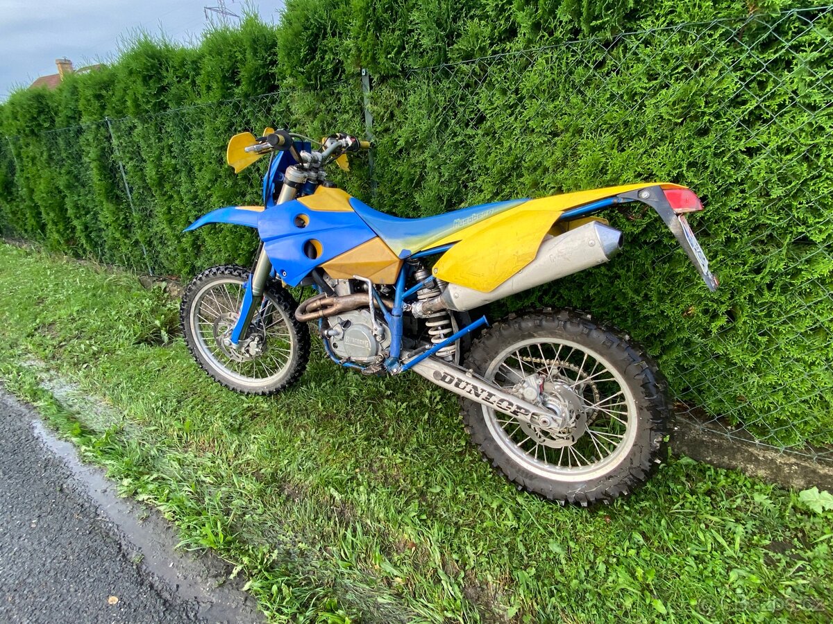Husaberg FE 400 E s TP a STK na měsíc