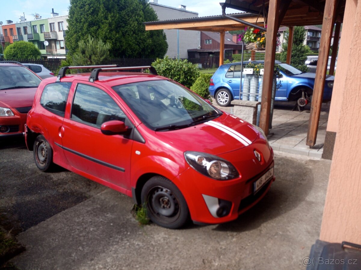 Renault TWINGO 1,2 - rok 2010, malá spotřeba, nízký nájezd - 4