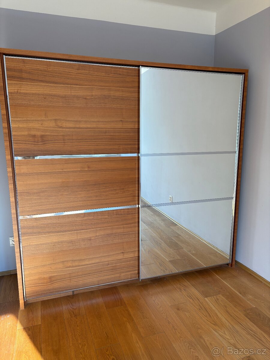 Skříň, pravá dřevěná dýha, posuvné dveře, zrcadlo - 4