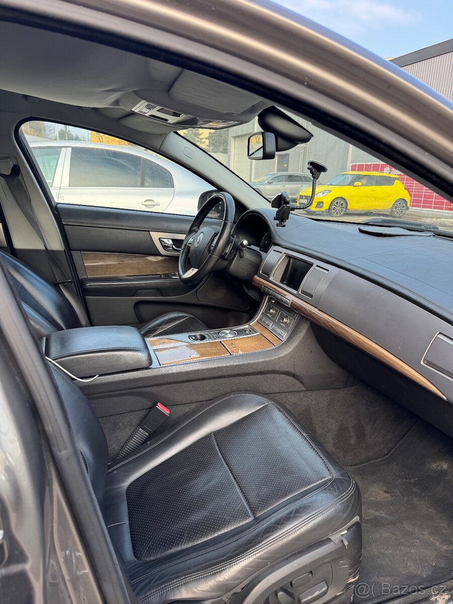 Jaguar Xf 2.7 - 4