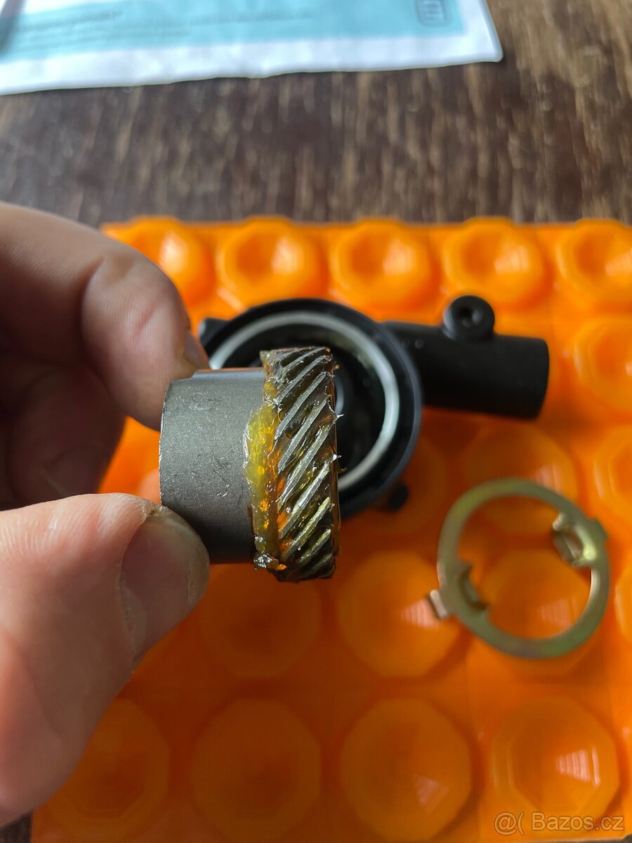 Náhon tachometru šnek tachometru převod Honda XR - 4