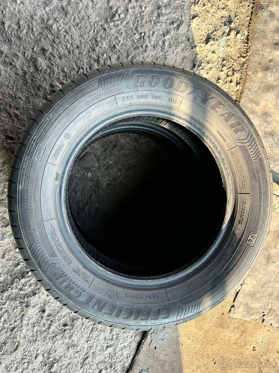 Prodám 2ks letních pneumatik GoodYear - 4