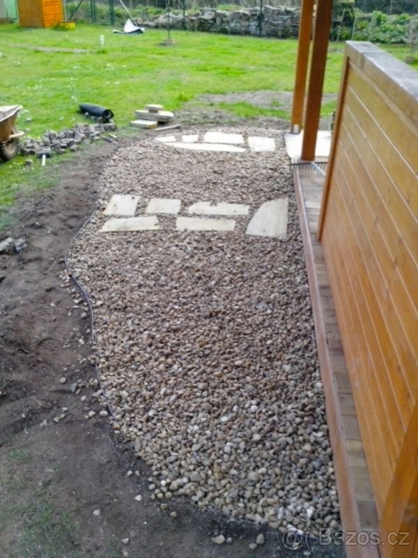 Skrytý plastový záhonový obrubník - 4