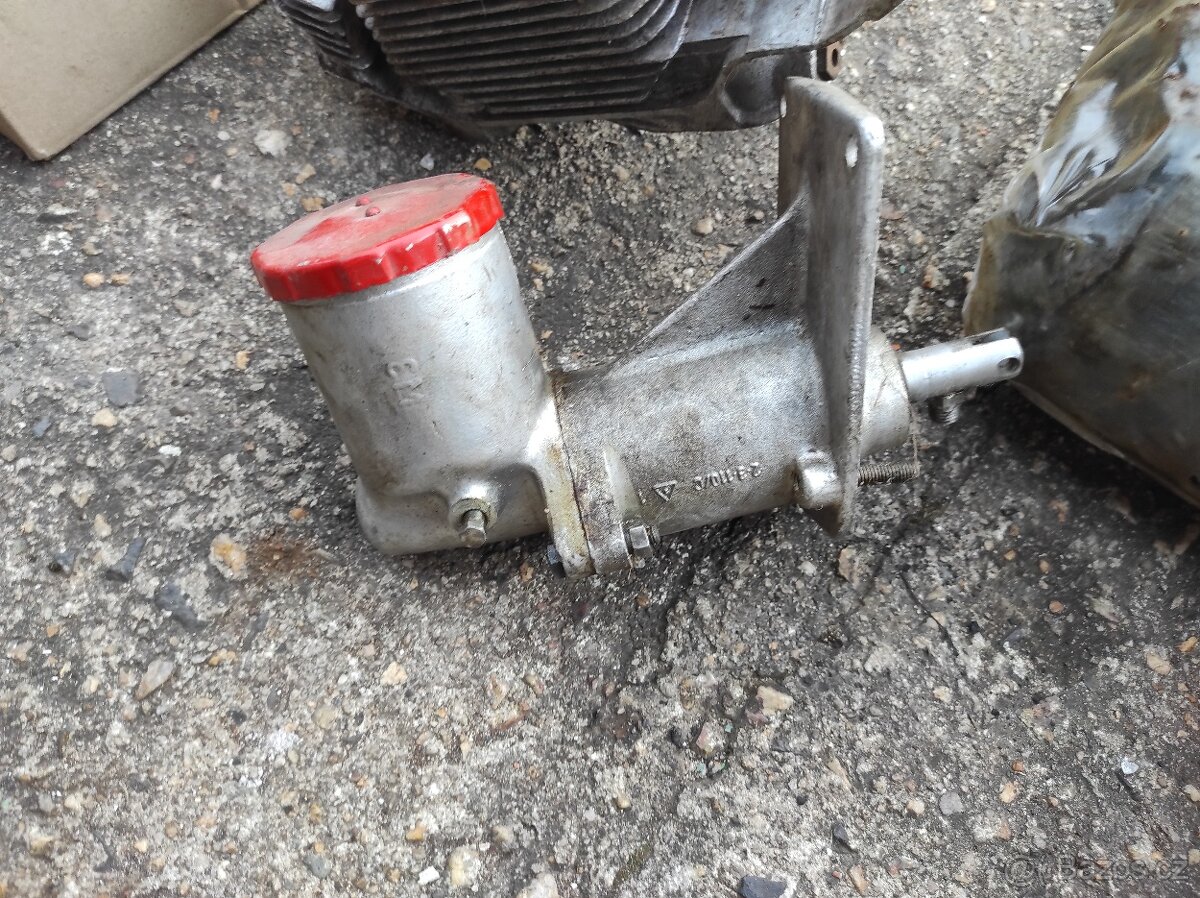 Tatra 148 vstřikovací čerpadlo, hlava, kompresor - 4