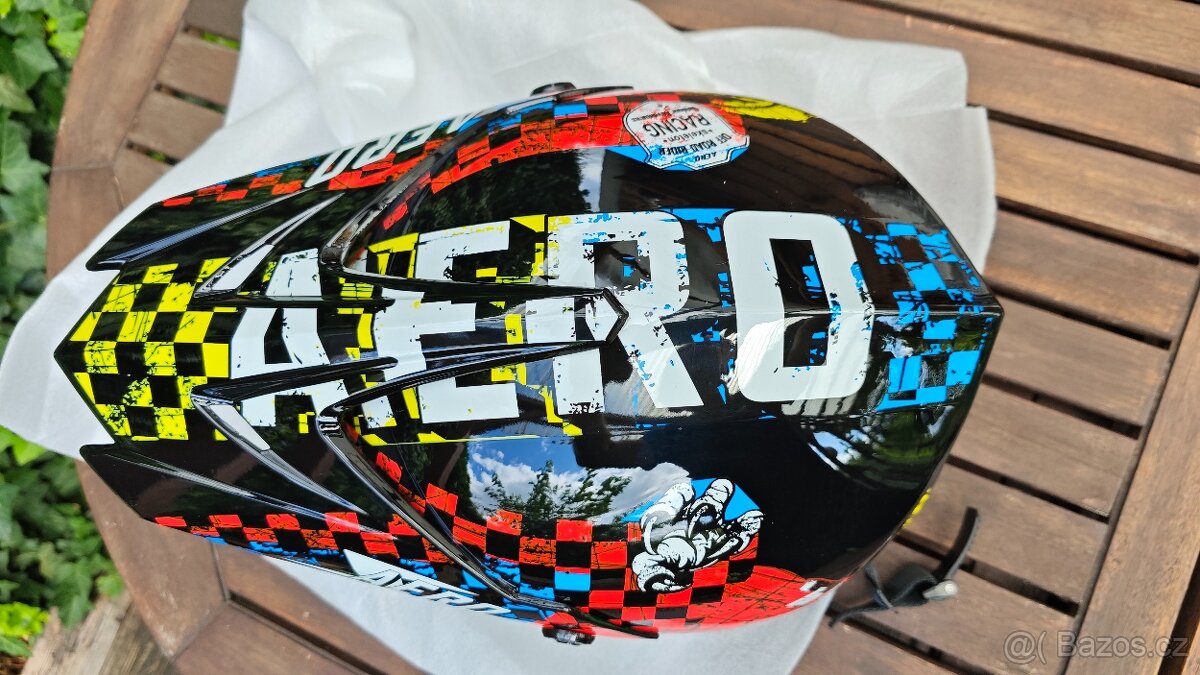 Nová dětská helma černo Aero - 4