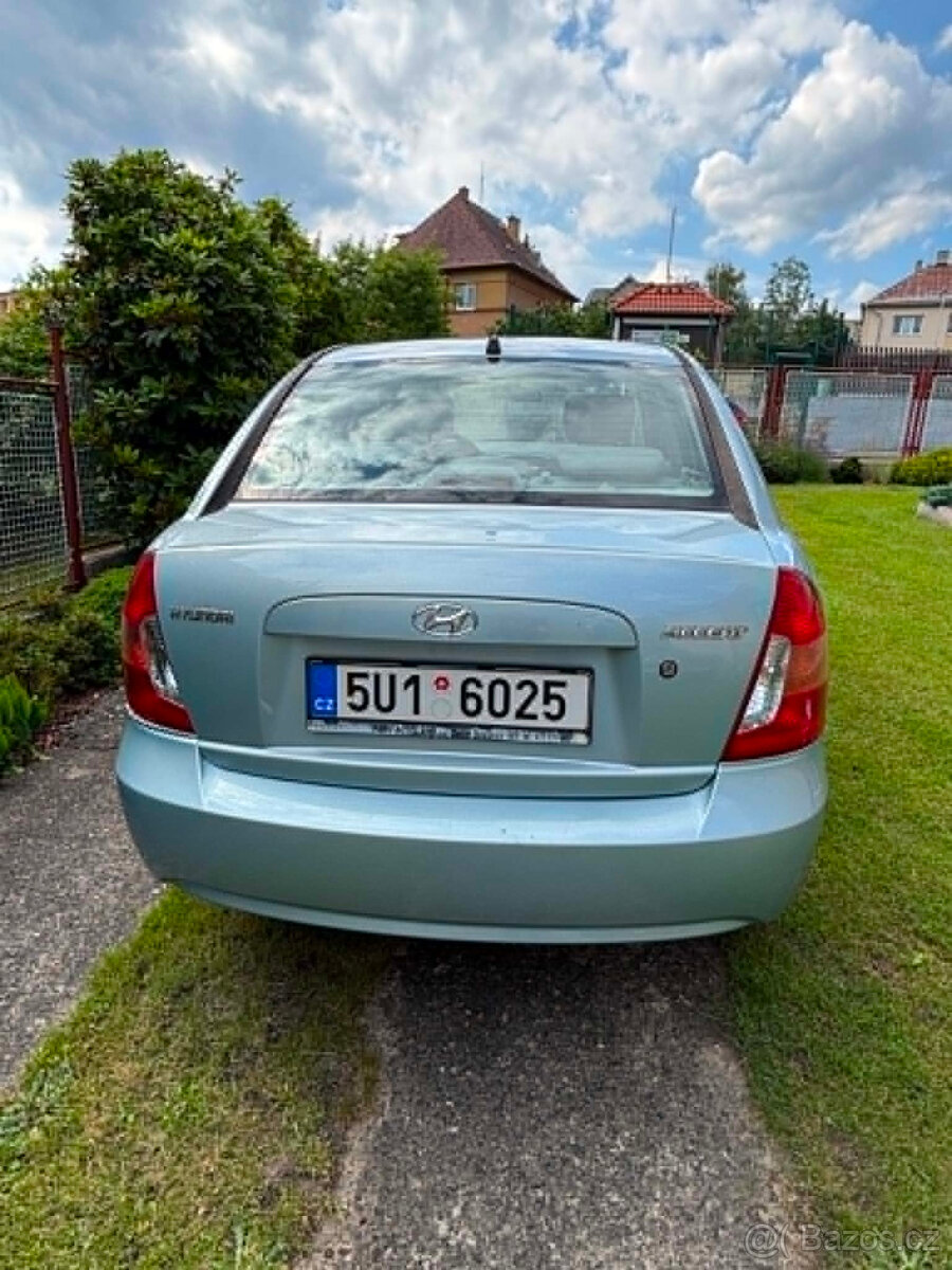 Hyundai Accent - 4