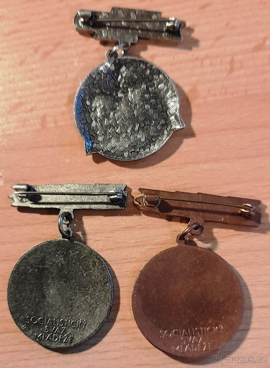 3x odznak SSM za zásluhy. - 4