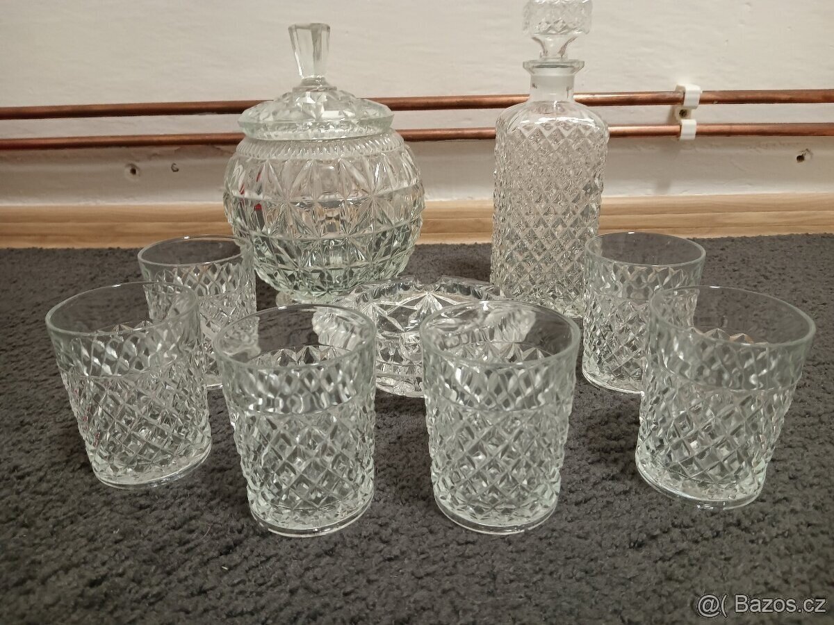 Prodám - vše je lisované sklo. Karafa a sklenky Top Stav - 4