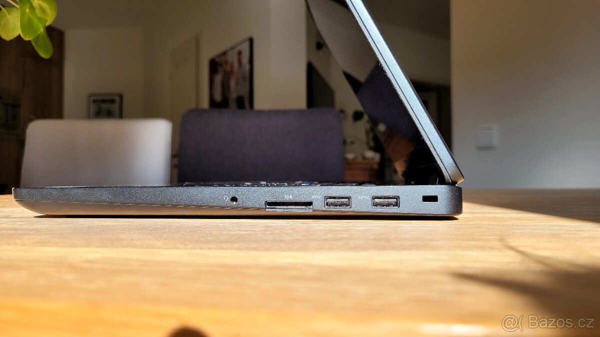 Notebook Dell Latitude E5570 - i7, 32GB RAM, 1TB SSD, Top vý - 4