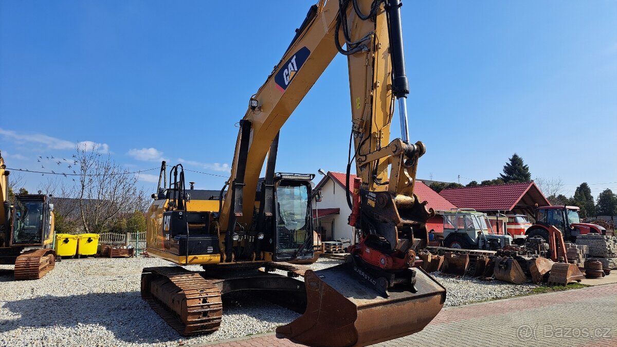 Prodám pásový bagr Caterpillar 324EL - 4