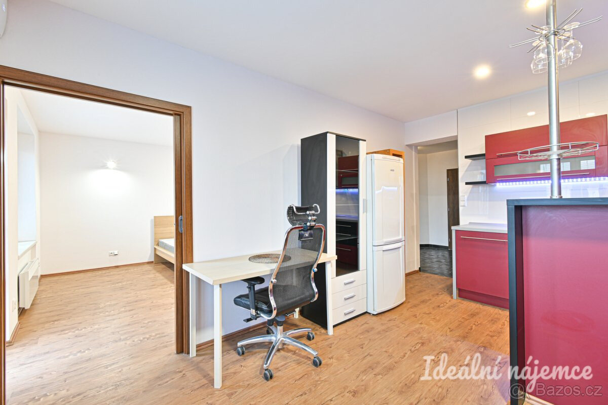 3+kk, Křídlovická - 4