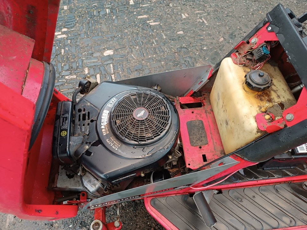 Zahradní traktor Countax C800HE - 4