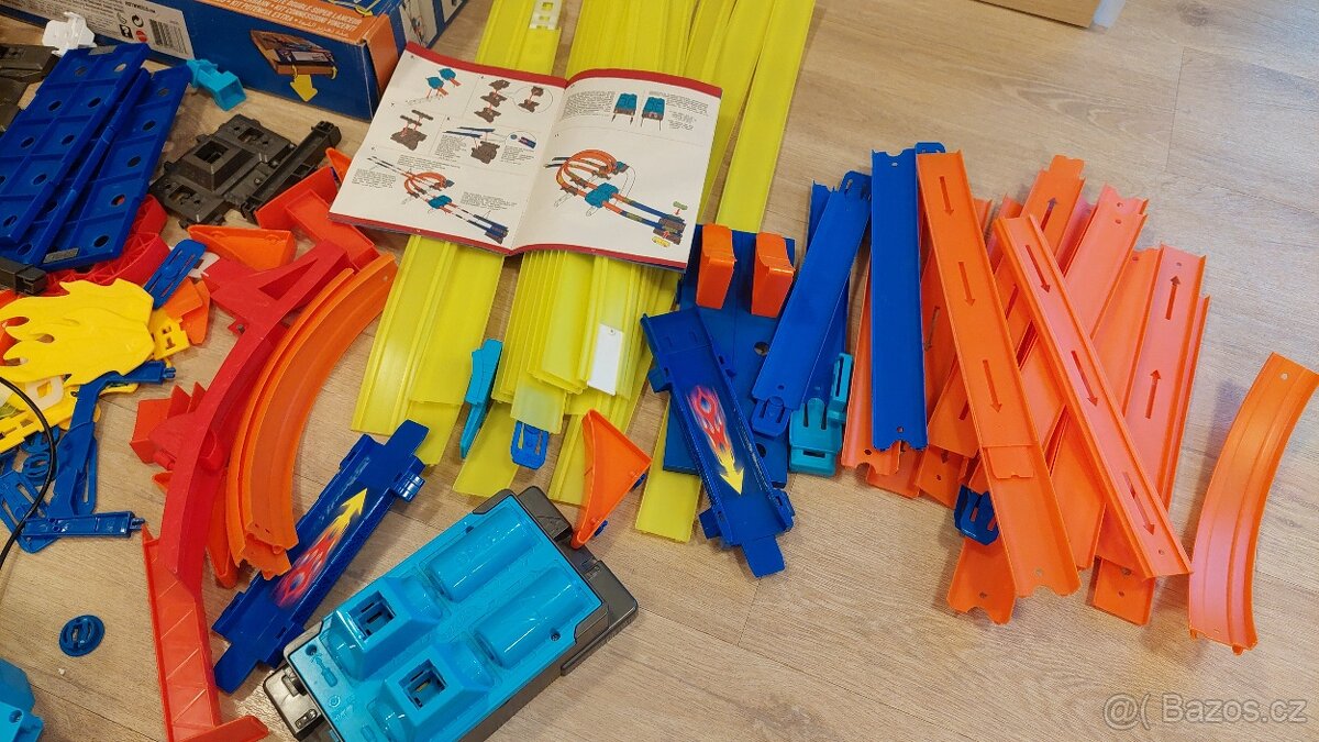 Hot Wheels sady Tracking builder a smyčka - 4