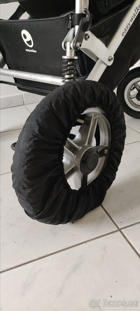 Prodám starší kočárek easy Walker + korba - 4