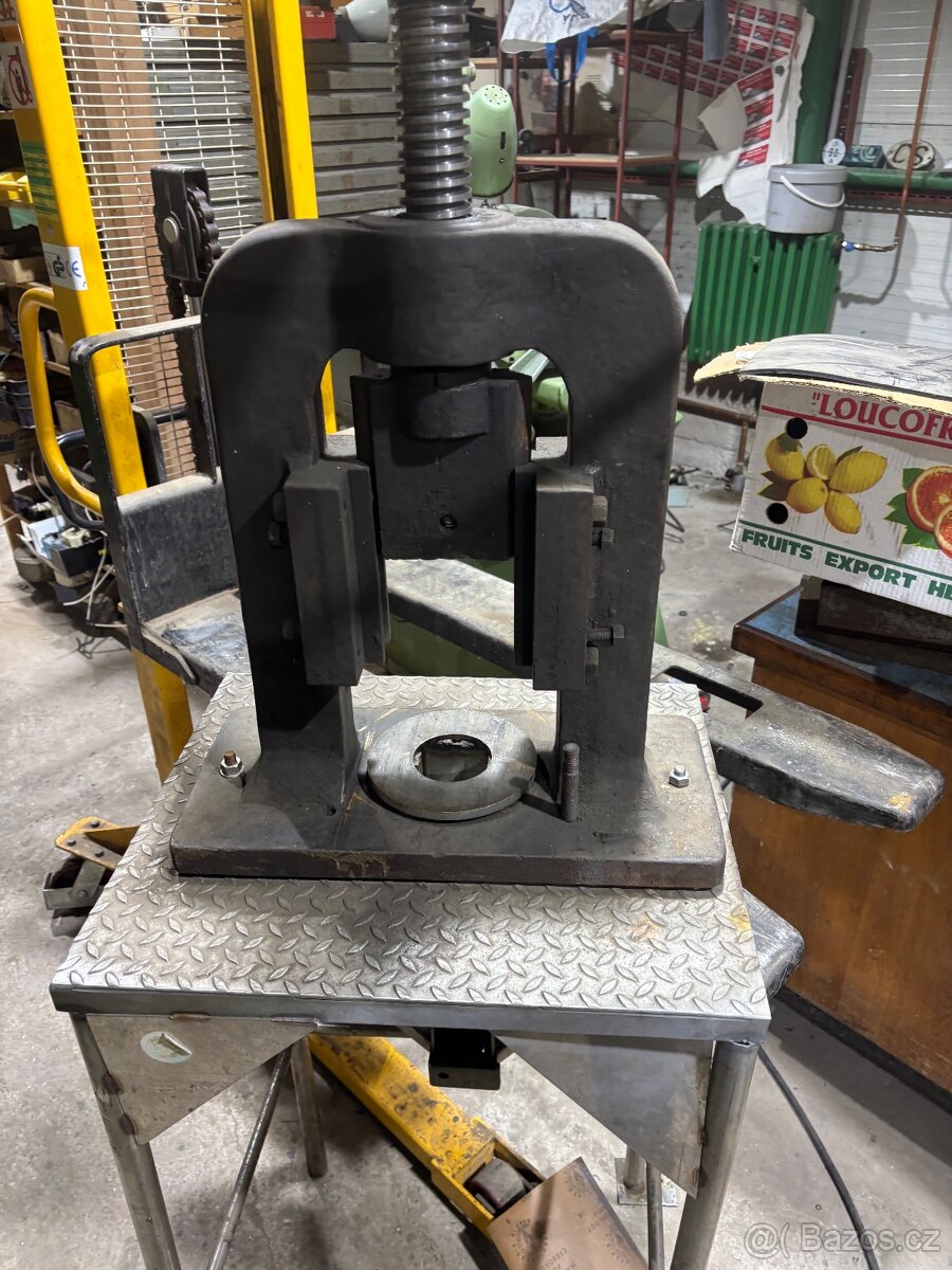 Prodám vřetenový lis - 4