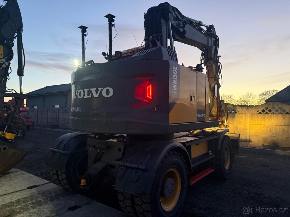 Kolový otočný bagr VOLVO 150E - 4