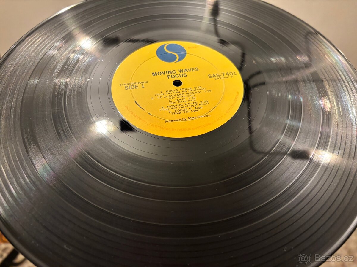Focus - Moving Waves. LP - 4