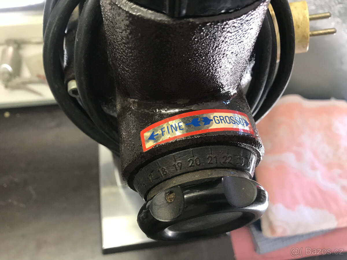 Mlýnek na kávu - 4