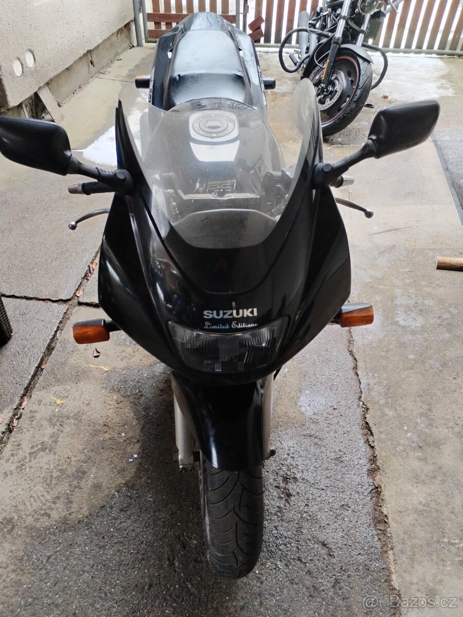 Suzuki RF 900 - 4