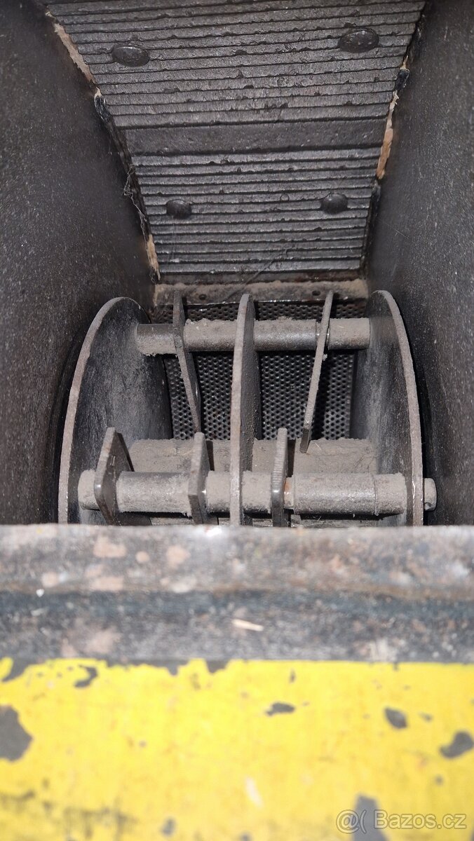 Drtička štěpky, kartonů a slámy - 4